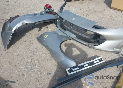 2019 Ferrari 812 Superfast z USA, uszkodzony, nr VIN ZFF83CLA7K0245124